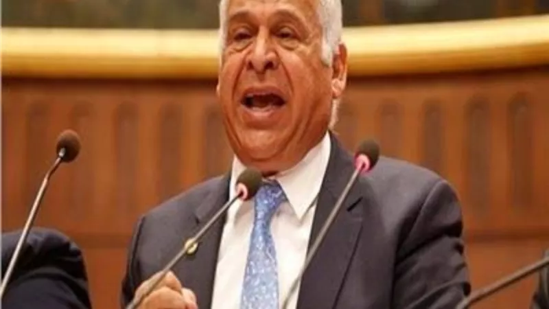فرج عامر يحذر من الاستهانة كورونا بعد تأكيد 