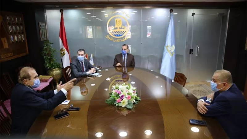 محافظ كفرالشيخ يناقش سبل التعاون بين البنك الأهلي المصري والمحافظة