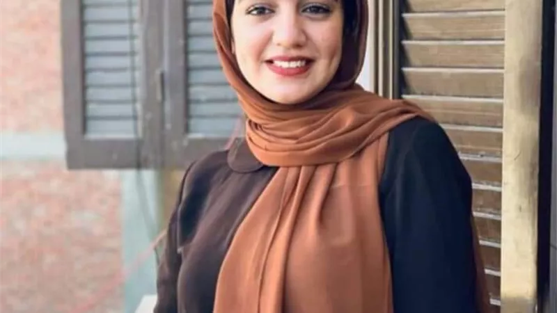 هند محمد مبروك.. فنانة عاشقة للرسم