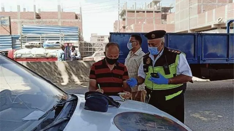 محافظ الشرقية: تغريم 103 سائقين لعدم الإلتزام بإرتداء الكمامة لمواجهة الفيروس