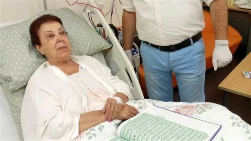 وضع الفنانة رجاء الجداوى على جهاز تنفس صناعى بعد فقدان الوعى منذ قليل