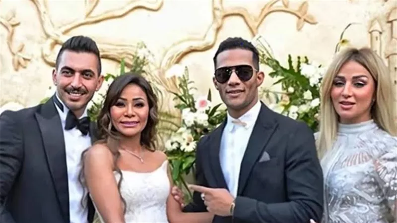 ظهور نادر لوالد الفنان محمد رمضان فى حفل زفاف أبنته.. شاهد