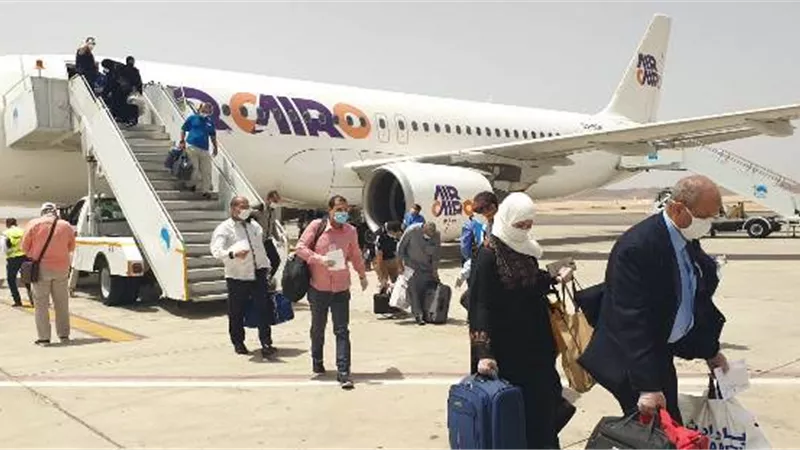 وصول ١٦٦ مصرى من جدة إلى مطار مرسى علم الدولى.صور