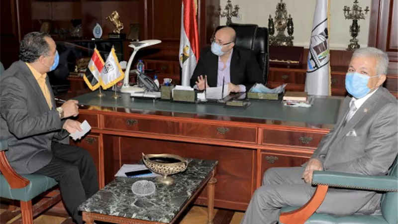 محافظ بني سويف ونقابة الصيادله : توفير الكمامات في 70 صيدلية بسعر التكلفة