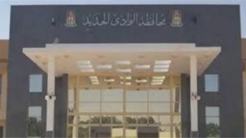 حملة تطهير مكبرة لمواقف السيارات في الخارجة بالوادي الجديد .صور