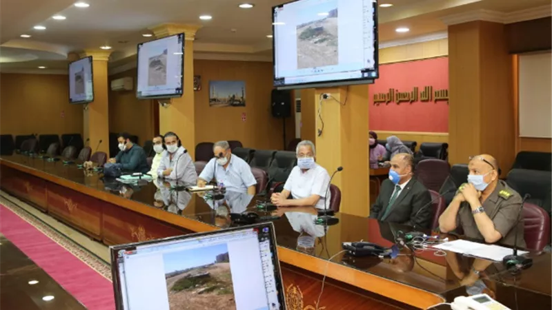 محافظ كفرالشيخ يناقش تطوير مصيف بلطيم واستكمال رصف شوارع العاصمة