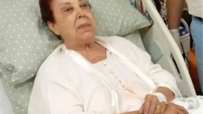 الطبيب المعالج لـ رجاء الجداوي يكشف عن آخر تطورات الحالة الصحية للفنانة رجاء الجداوي