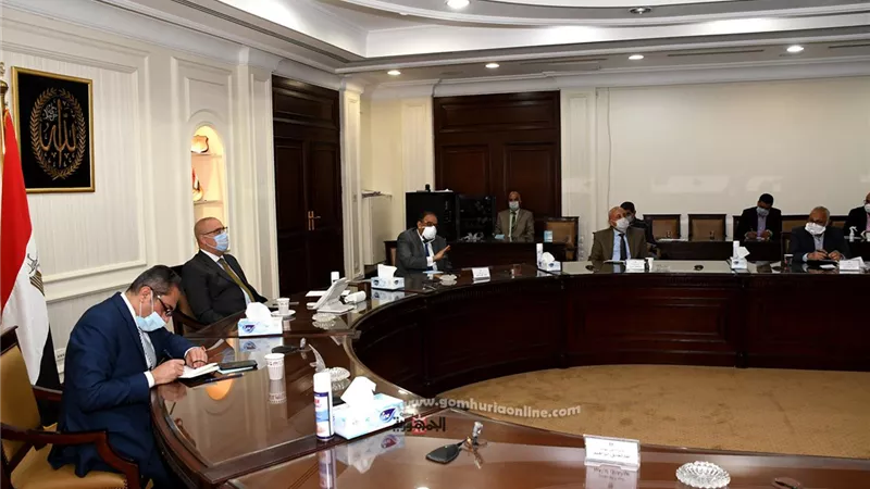 وزير الإسكان يتابع الموقف التنفيذي لمشروع تطوير 