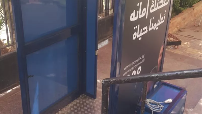 تركيب بوابات إلكترونية بمديرية تعليم القاهرة لحماية صحة العاملين بالصور