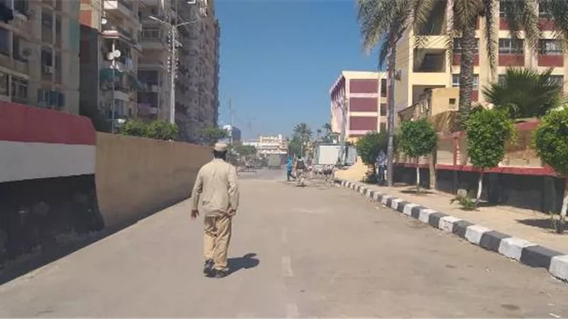 محافظ كفرالشيخ يتابع فتح الشوارع المغلقة بالعاصمة