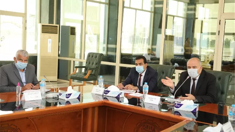 محافظ قنا يتابع ملف تشجير الشوارع والمداخل الرئيسية بمدن المحافظة
