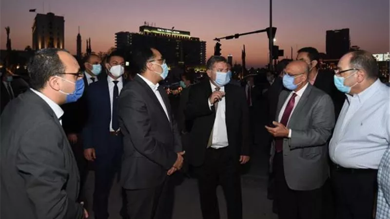 بالصور.. رئيس الوزراء يتفقد المرحلة النهائية لمشروع إضاءة ميدان التحرير بعد تطويره