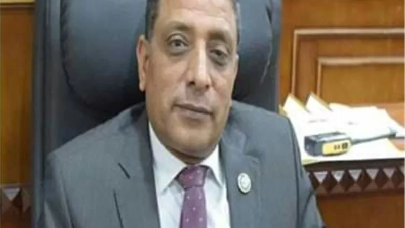 رئيس جامعة بني سويف يهنئ مدير أمن الجامعة لاختياره رئيسا لحي شمال الغردقة