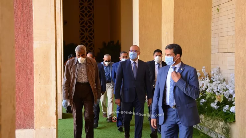 وزير الإسكان : مشروعات التطوير العقارى الحكومية والخاصة جناحا النمو الاقتصادي لمصر