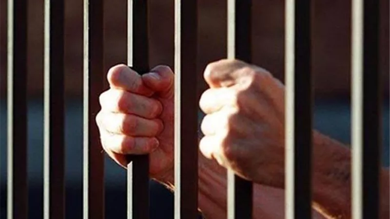 نيابة حلوان تأمر بحبس عاطلين بتهمة حيازة هيروين