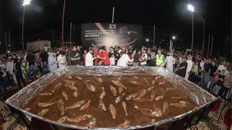 وزنه طن و334 كيلو جرام.. مطعم سعودى يدخل موسوعة جينيس بأكبر طبق صيادية في العالم