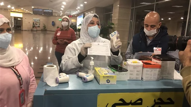 الحجر الصحي بالمطار يلغي اختبارات الدم الخاصة باكتشاف فيروس «كورونا» علي القادمين من الخارج
