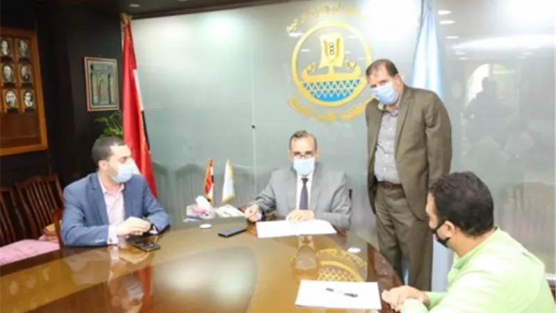 محافظ كفرالشيخ يهنئ 
