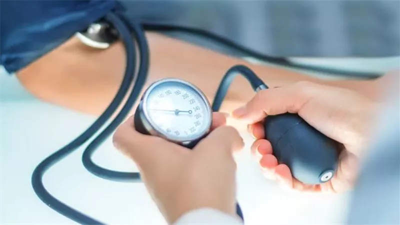 دراسة تربط بين ضغط الدم ومخاطر الوفاة بكورونا
