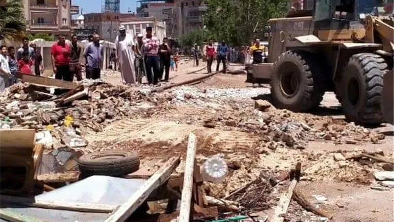 محافظ دمياط تتابع أعمال حملات إزالة التعديات ومخالفات البناء