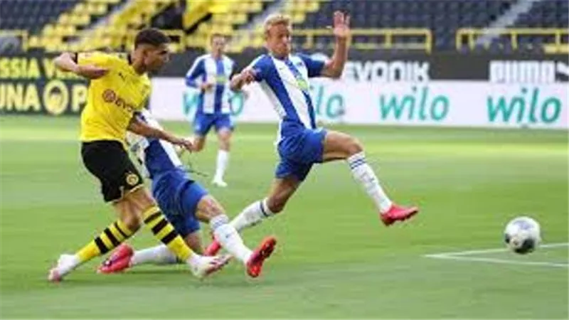 بوروسيا دورتموند يهزم هيرتا برلين ويحافظ على