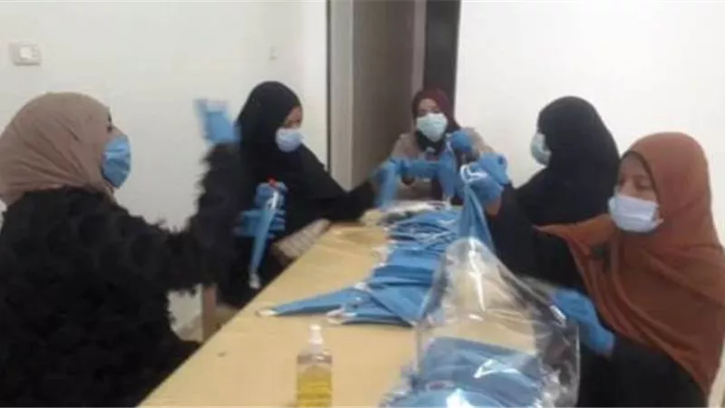 المشروعات الصغيرة لسيدات القرى بأسوان تصنع ألف كمامة يوميا.صور