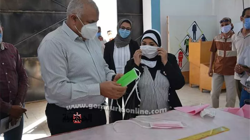 محافظ الوادى الجديد يستجيب لحاجة المواطنين ب٣ آلاف كمامة أسبوعيا.صور