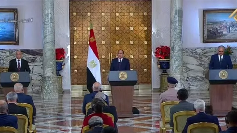 السيسي لـ رئيس الوزراء الإيطالي: نهدف لإنهاء فوضى الميليشيات الإرهابية في ليبيا