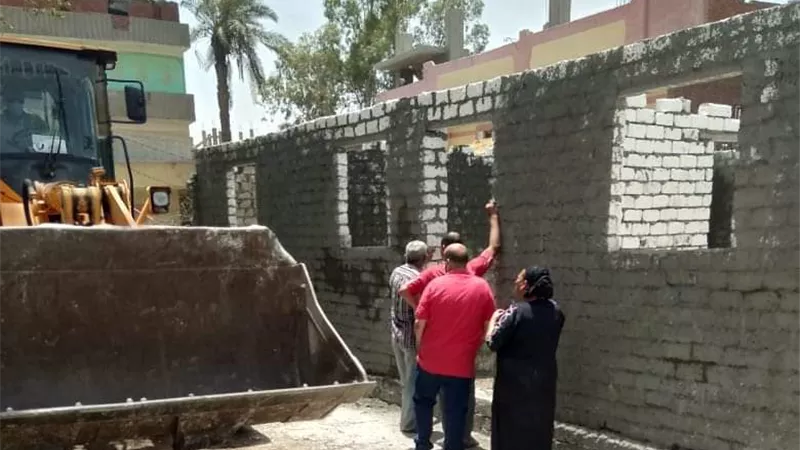 رئاسة مدينة الزقازيق توجه ضربات استباقية ل٣ مخالفين قبل هدم منازلهم واعادة البناء