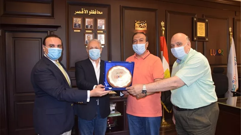 تكريم اللواء أشرف موافى السكرتير العام السابق للأقصر