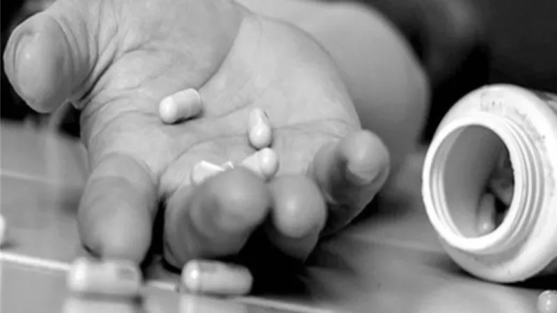 رفض والده عمله خوفا عليه من إصابته بكورونا فانتحر فى البحيرة