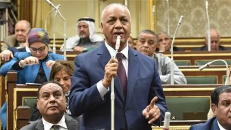 مصطفى بكرى يطالب بحضور وزير التعليم للبرلمان للتعرف على اجراءات حماية طلاب الثانوية