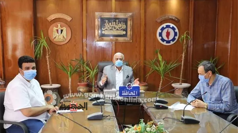 صقر يؤكد علي تحسين اداء العمل بمشروعات محافظة السويس