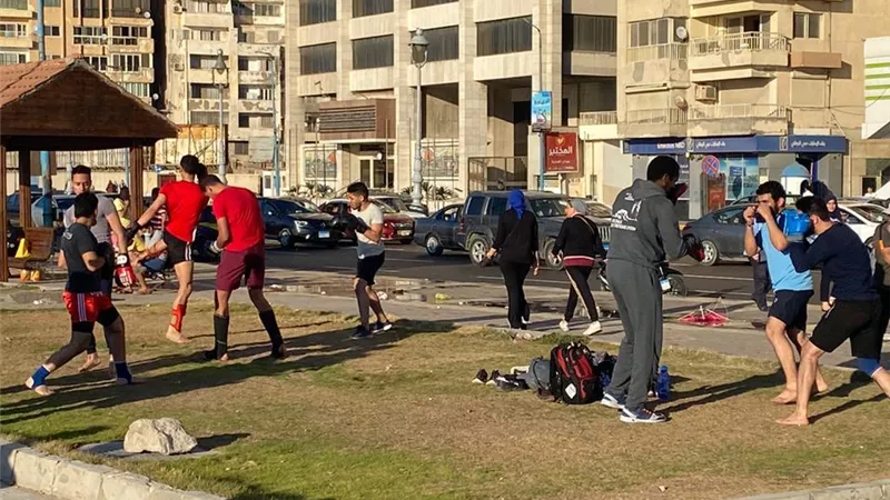 كورنيش الاسكندرية لا يعترف بكورونا.. صور