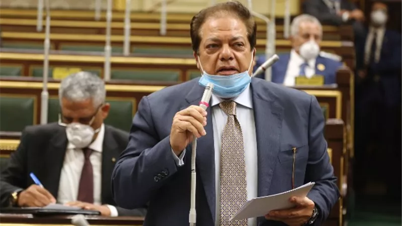 ابو العينين يطالب بعدم وضع الإعلانات علي المناطق الاثريه للحفاظ علي الطابع الجمالي