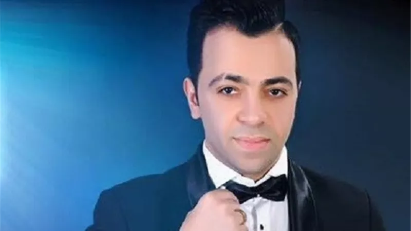 المطرب الشعبي شيكو يستغيث لانقاذ والدته المسنة بعد اشتباهه فى إصابتها بكورونا.. فيديو