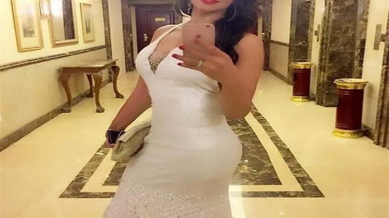 انجى خطاب تتألق بالأبيض في أحدث ظهور لها