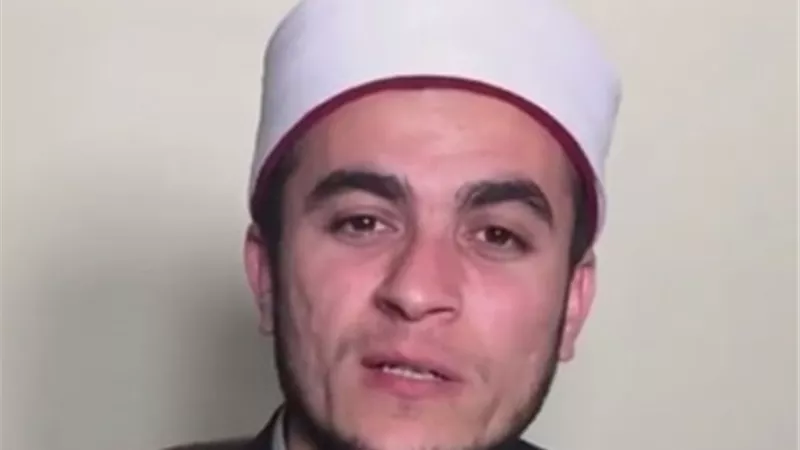هل الأكل باليد اليسرى حرام؟ .. دار الإفتاء تجيب