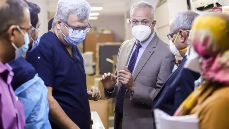 لجنة متابعة مصابي فيروس كورونا تزور مستشفى قنا العام