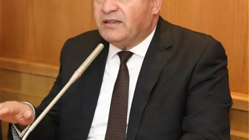 محافظ قنا يلتقى بالعاملين بمشروعات الأمن الغذائى