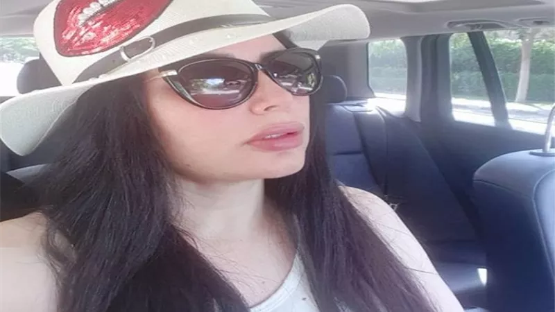 بالقبعة والنظارة السوداء.. عبير صبرى تخطف قلوب متابعيها بإطلالة أنيقة