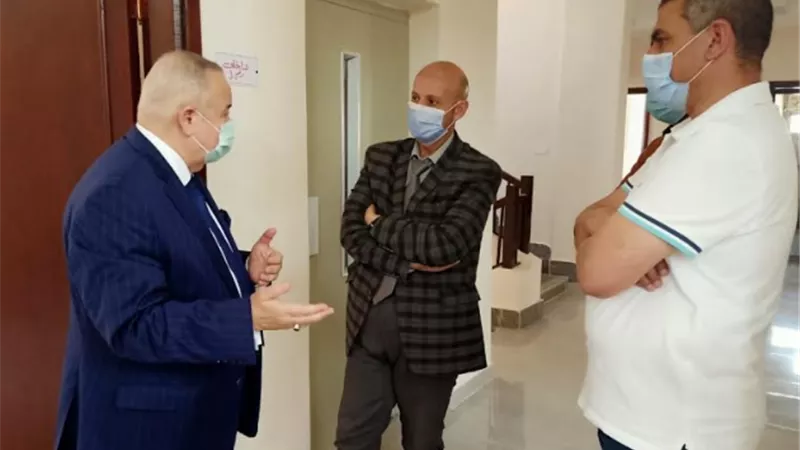 وكيل وزارة الصحة بالشرقية يتفقد تجهيز مبني العزل بالعاشر