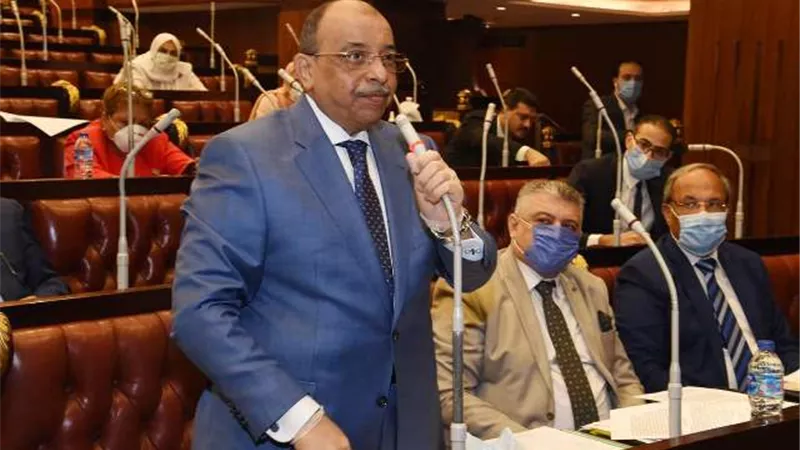 وزير التنمية المحلية امام البرلمان: وقف تراخيص البناء بعواصم المحافظات بعد ان فاقت المخالفات الحدود