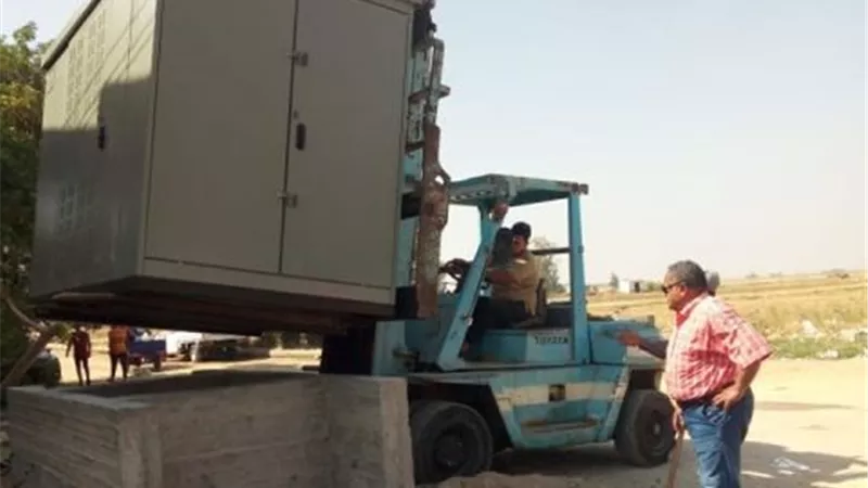 تركيب 4 محولات كهرباء ضمن حياة كريمة بقرية الحجاز في الإسماعيلية .صور