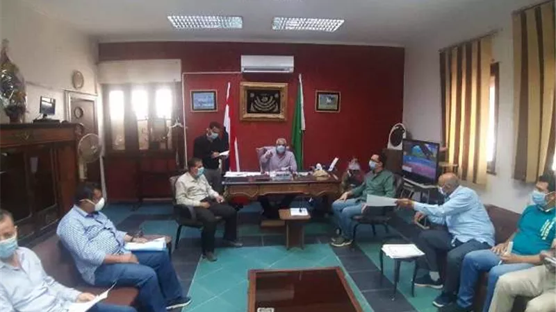 رئيس مدينة الزقازيق يطلب الإسراع فى منظومة تقنين وضع اليد وتكثيف حملات إزالة التعديات