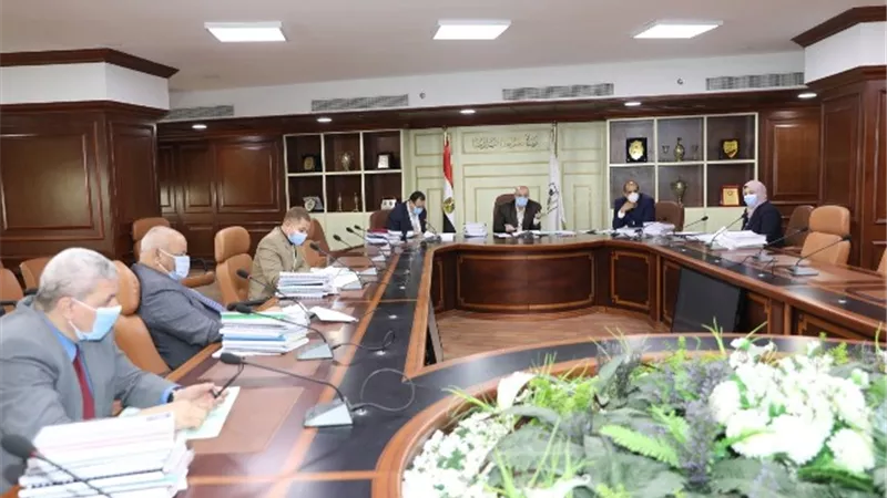 محافظ بني سويف يرأس اللجنة الدائمة لاختيار القيادات بالمحافظة