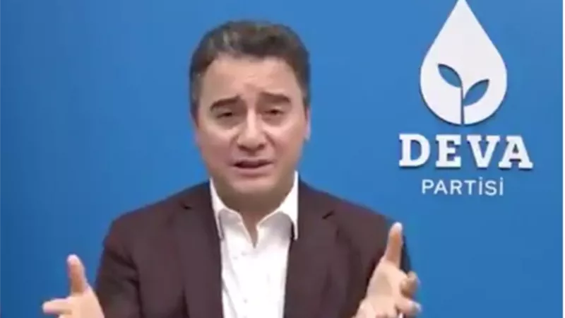 باباجان: عدنا إلى تركيا الفقيرة في سبعينات القرن الماضي ومعدلات النمو المعلنة لا تعكس الحقيقة