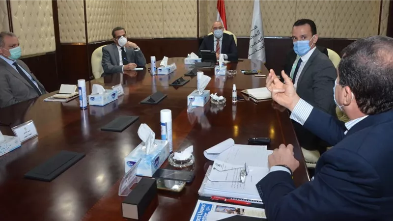 وزير الإسكان يتابع الموقف التنفيذي لمشروع تطوير منطقة 