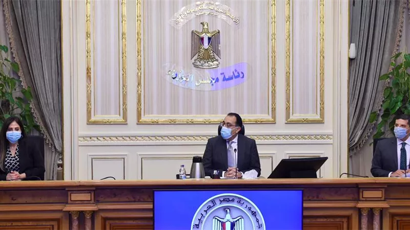 مدبولى : توفير الأراضى فورا للتوسعات و تعميق التصنيع المحلى