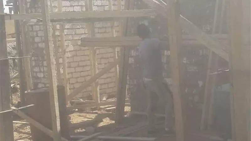 إزالة فورية لحالة تعدي بالبناء المخالف للقانون بأولاد اسماعيل بسوهاج
